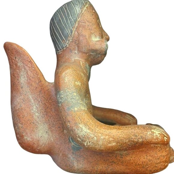 Handcrafted Native Indigenous South American Clay Pottery Sitting Woman  Basket - Picture 8 of 11